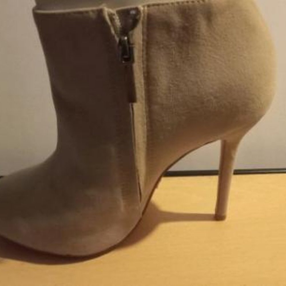 Shoes - Picture 3 of 6